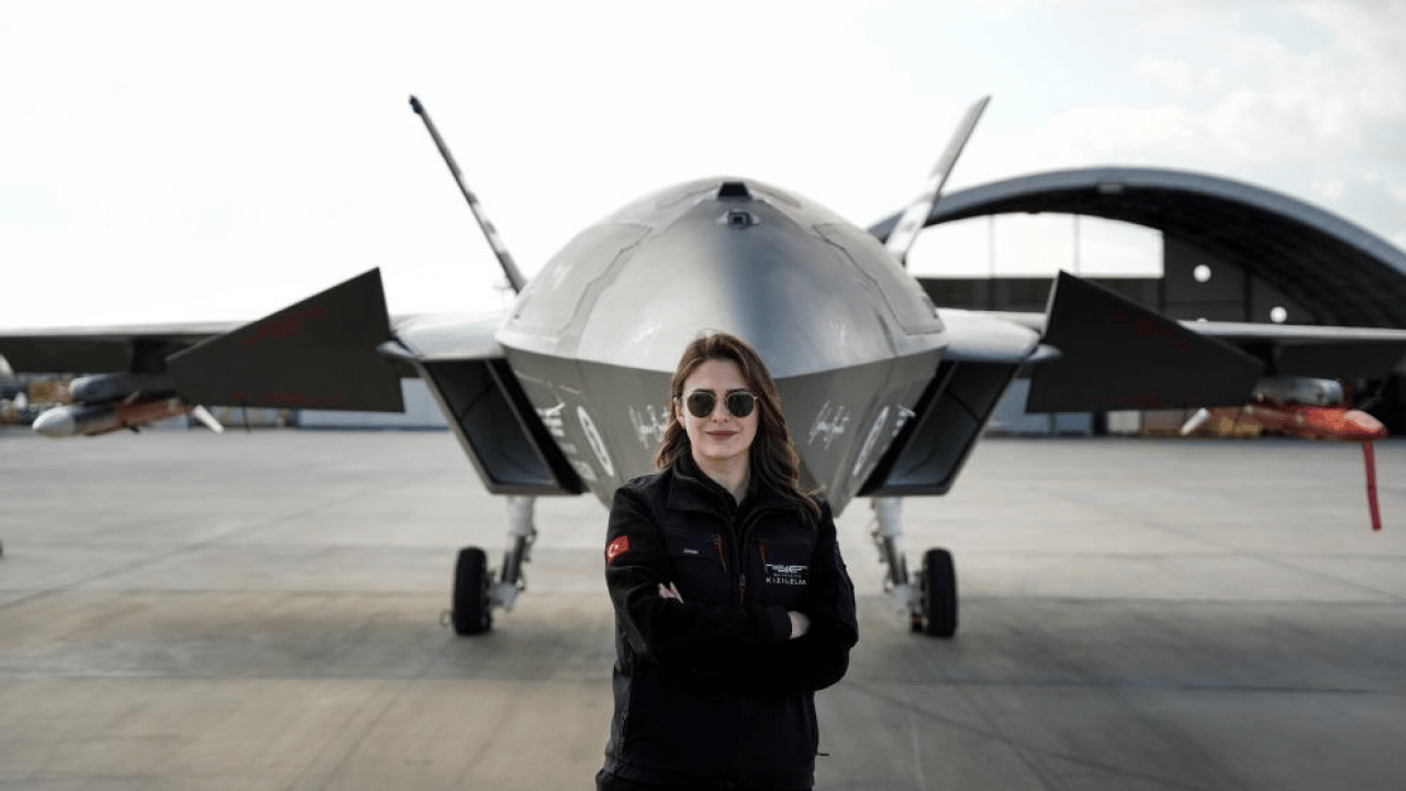 Foto - TB2 ile başladı, KIZILELMA ile tarih yazıyor: Kumanda insansız savaş uçaklarının ilk kadın pilotu Elif Ergin’e emanet