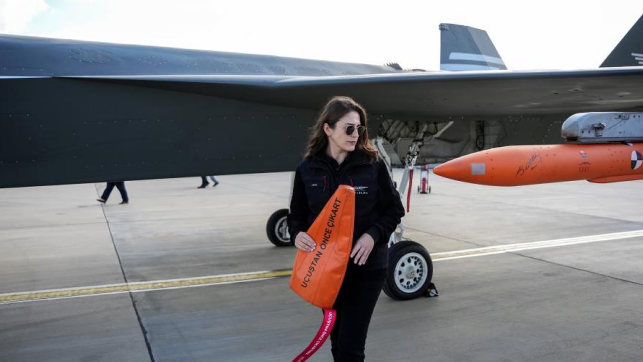Foto - TB2 ile başladı, KIZILELMA ile tarih yazıyor: Kumanda insansız savaş uçaklarının ilk kadın pilotu Elif Ergin’e emanet