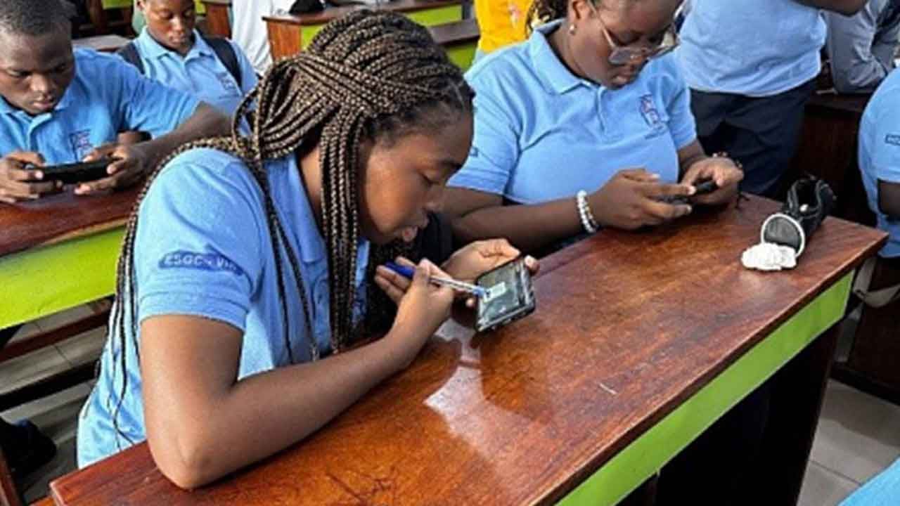 Foto - TB2 SİHA'lara karşı geliştirilen İHA'ların üretiminde skandal: Genç kadınları kandırıp üretim bandına attılar