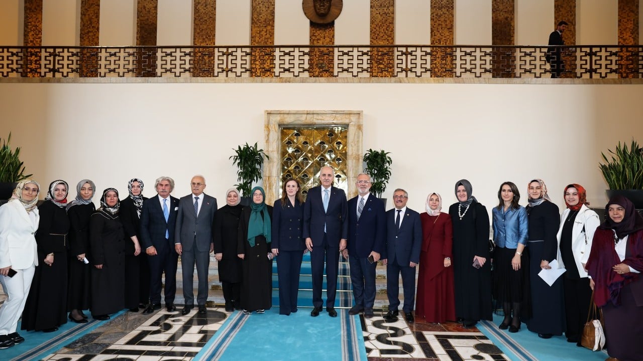 Foto - TBMM Başkanı Kurtulmuş 'Hilalin Işığında' sergisini ziyaret etti