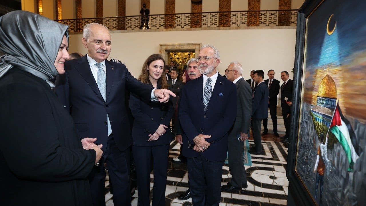 Foto - TBMM Başkanı Kurtulmuş 'Hilalin Işığında' sergisini ziyaret etti