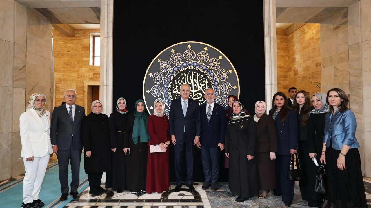 Foto - TBMM Başkanı Kurtulmuş 'Hilalin Işığında' sergisini ziyaret etti