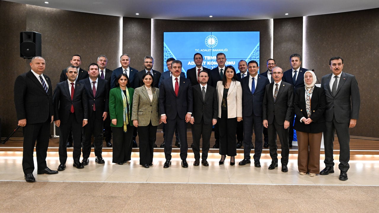 Foto - TBMM’de iftar buluşması! Bakan Gürlek açıkladı… Yeni irtibat büroları kurulacak