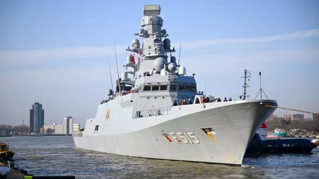 Foto - TCG Anadolu Hollanda'yı ayağa kaldırdı! Gören apar topar telefonuna sarıldı