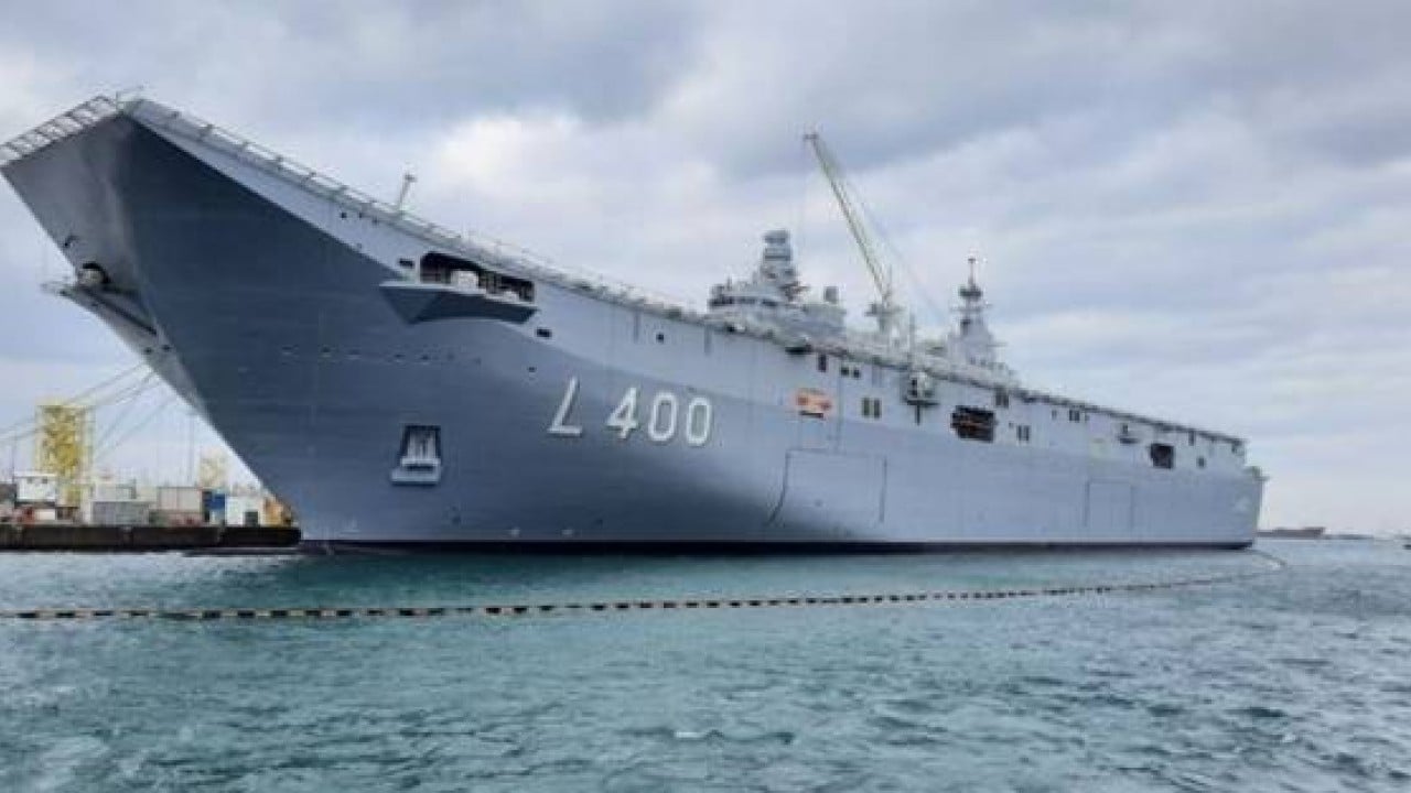 Foto - TCG Anadolu Hollanda'yı ayağa kaldırdı! Gören apar topar telefonuna sarıldı