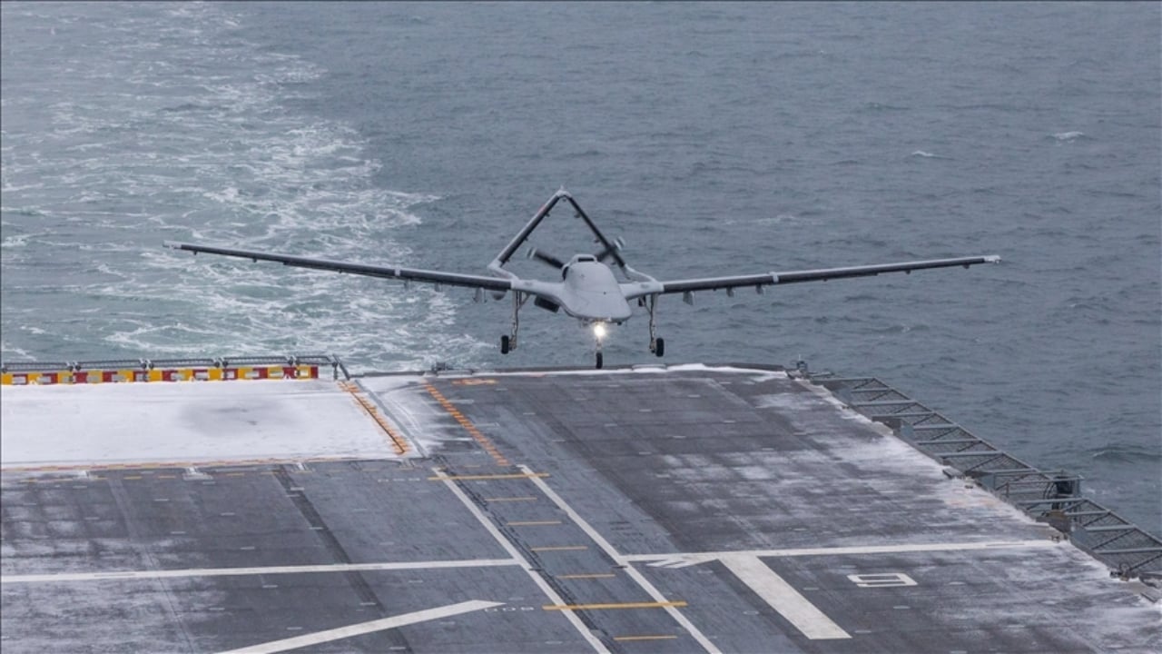 Foto - TCG ANADOLU’dan kalktı, Avrupa’yı hayran bıraktı! "Daha iyisi yok" denilen Eurofighter, Bayraktar TB3’ün yanında çırak kaldı 