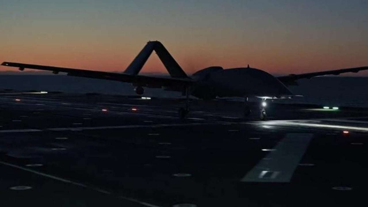 Foto - TCG ANADOLU’dan kalktı, Avrupa’yı hayran bıraktı! "Daha iyisi yok" denilen Eurofighter, Bayraktar TB3’ün yanında çırak kaldı 