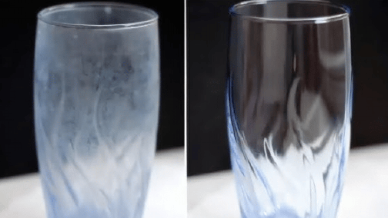 Tek bir malzeme yetiyor! Matlaşan bardakları parlatan doğal yöntem
