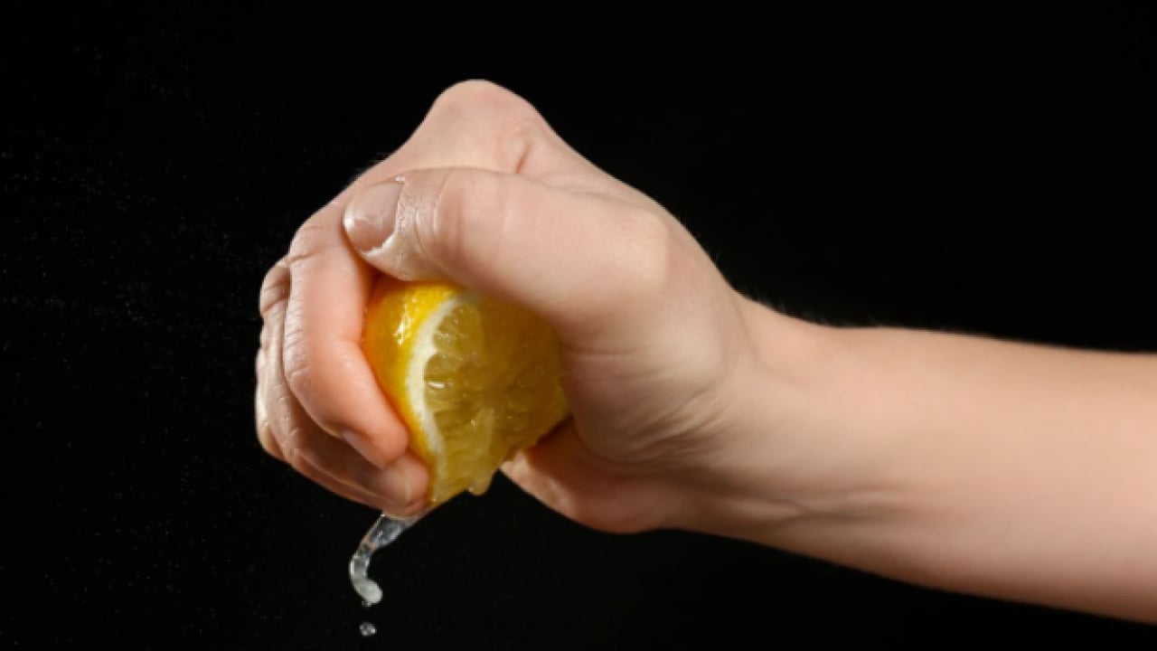 Foto - Tek bir malzeme yetiyor! Matlaşan bardakları parlatan doğal yöntem