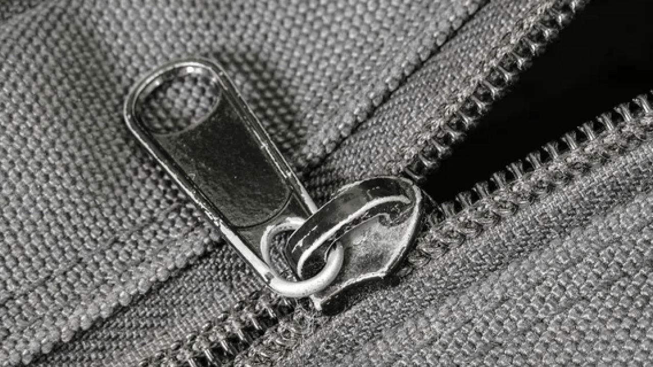 Foto - Tek hamlede açmanız mümkün artık: Fermuarı sıkışan kıyafetleri sakın zorlamayın!