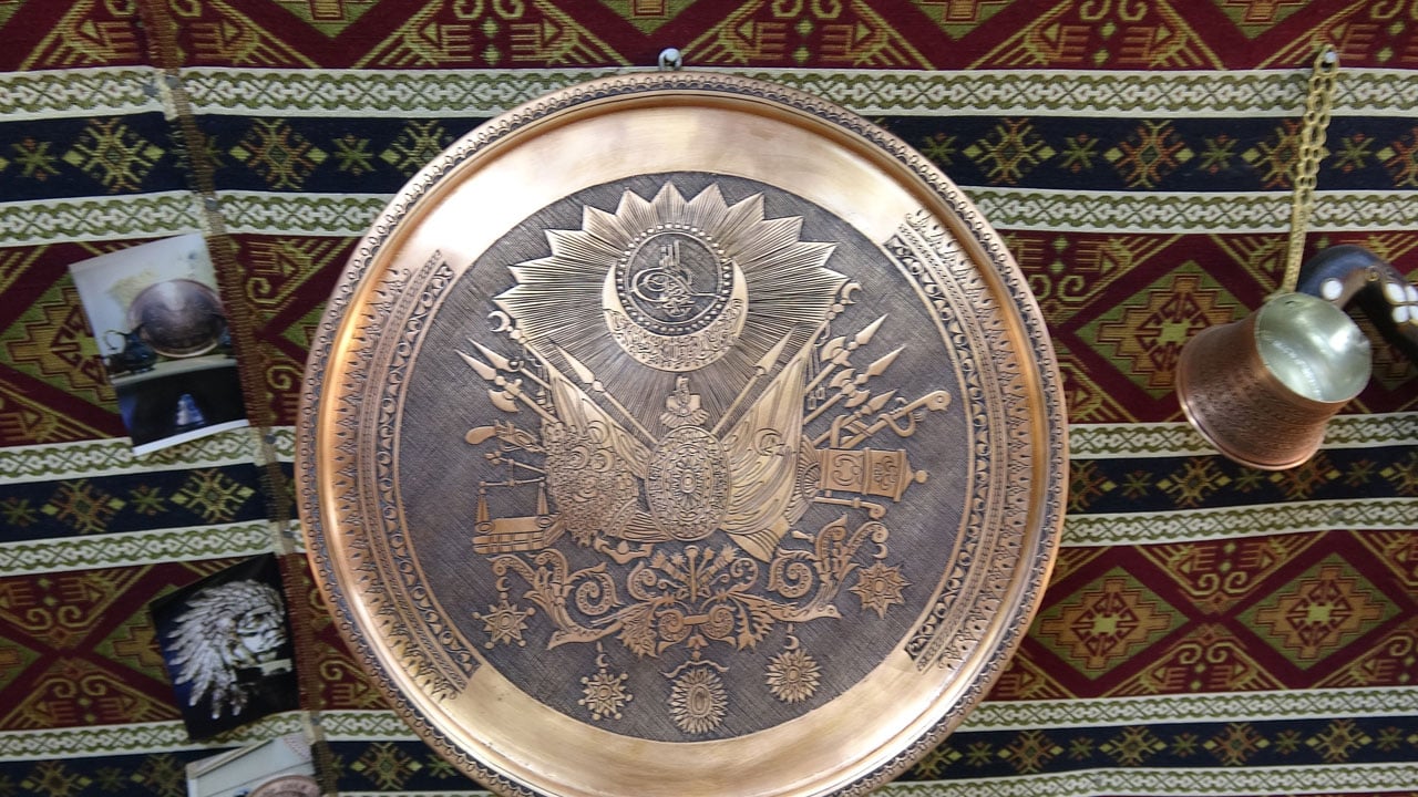 Foto - Tek tek çekiçle şekil veriliyor! Bir su takımı 50 bin TL’ye satılıyor