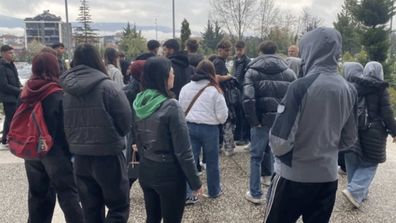 Foto - Tek yumrukla ölümüne neden olmuşlardı: Alperen'i öldüren sanıklara komik ceza!