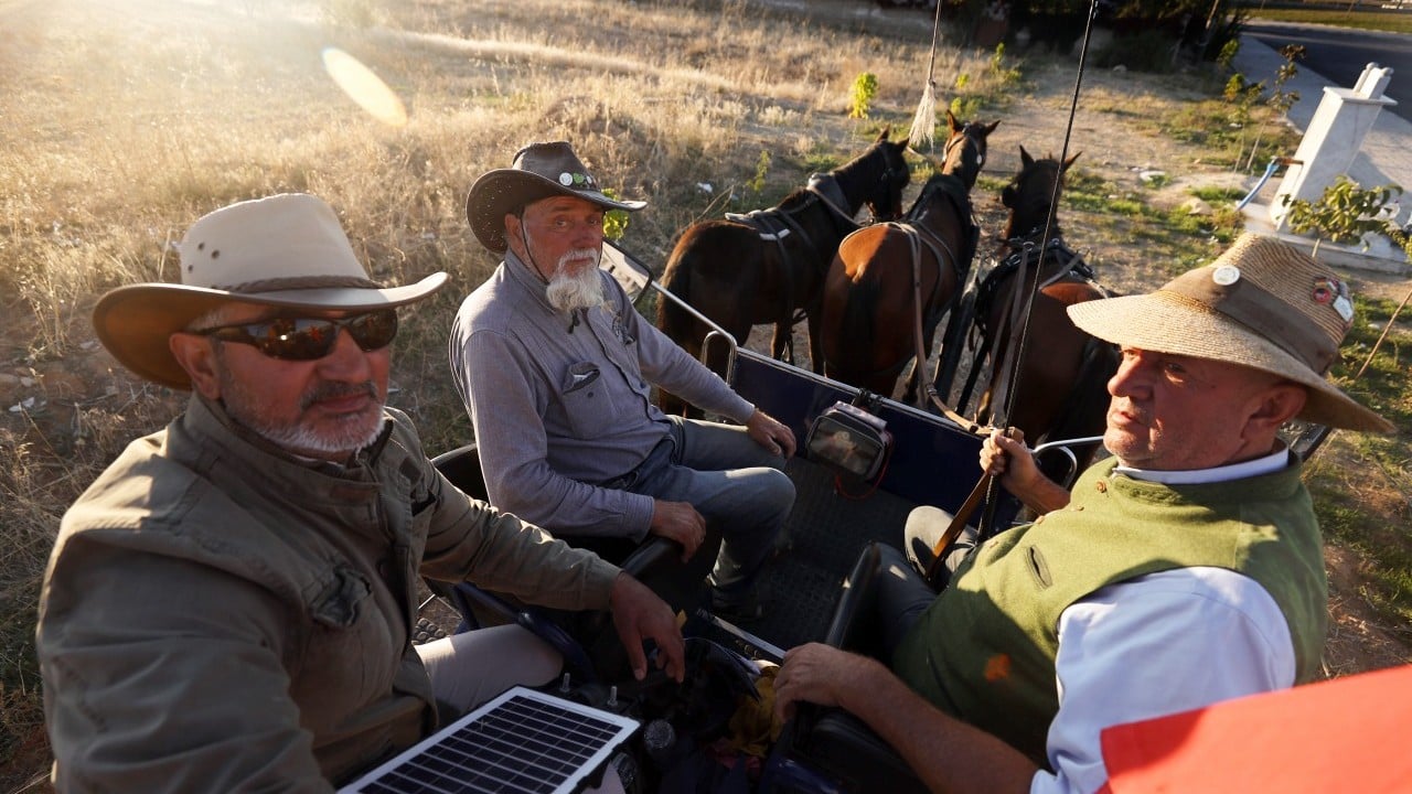 Foto - Tekerlekler barış için dönüyor: Almanya’dan Kudüs’e faytonla giden aktivistler Gazze’deki ateşkese sevindi