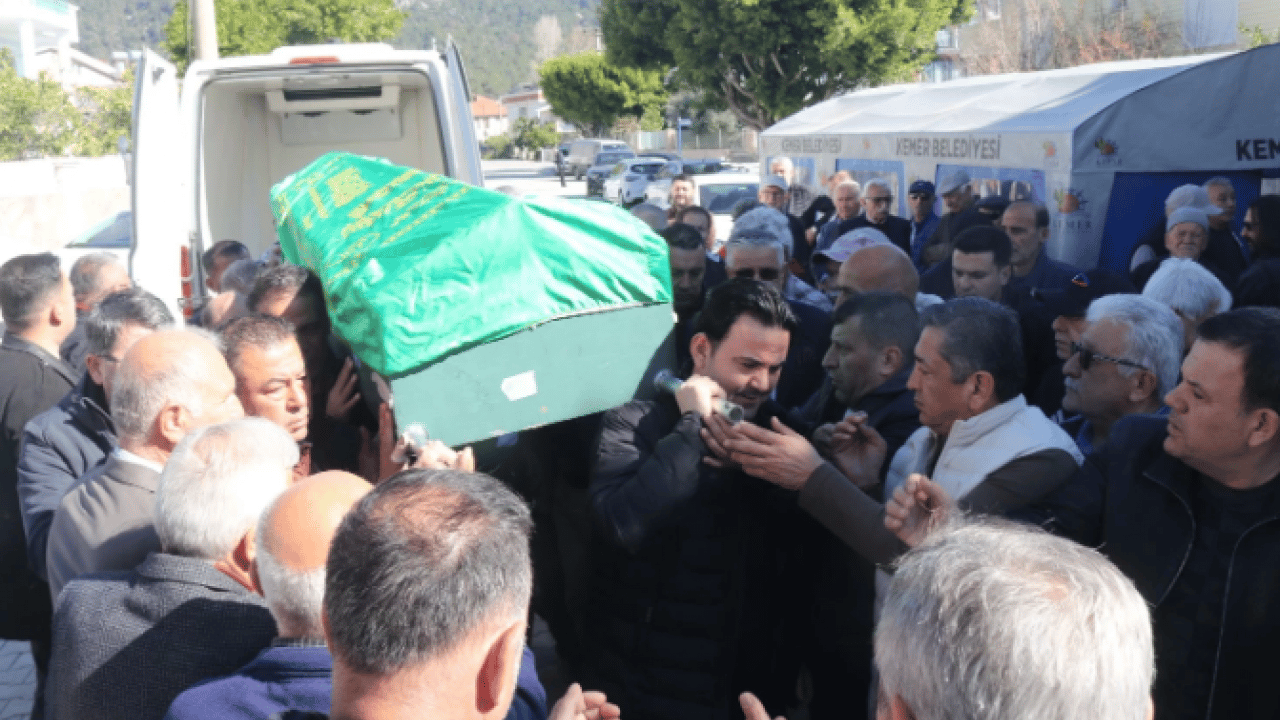 Foto - Teknik direktör Engin Fırat son yolculuğuna uğurlandı