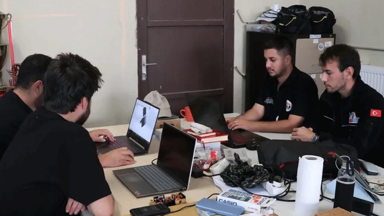 Foto - TEKNOFEST 2025'e damga vurmuşlardı! Gaziantep Üniversitesi öğrencileri NASA'yı gözüne kestirdi