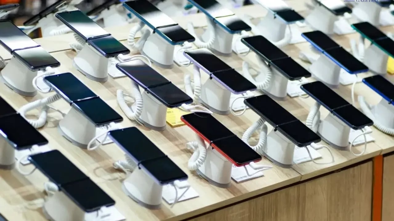 Teknoloji devinden çok konuşulacak karar! Artık telefon üretmeyecekler