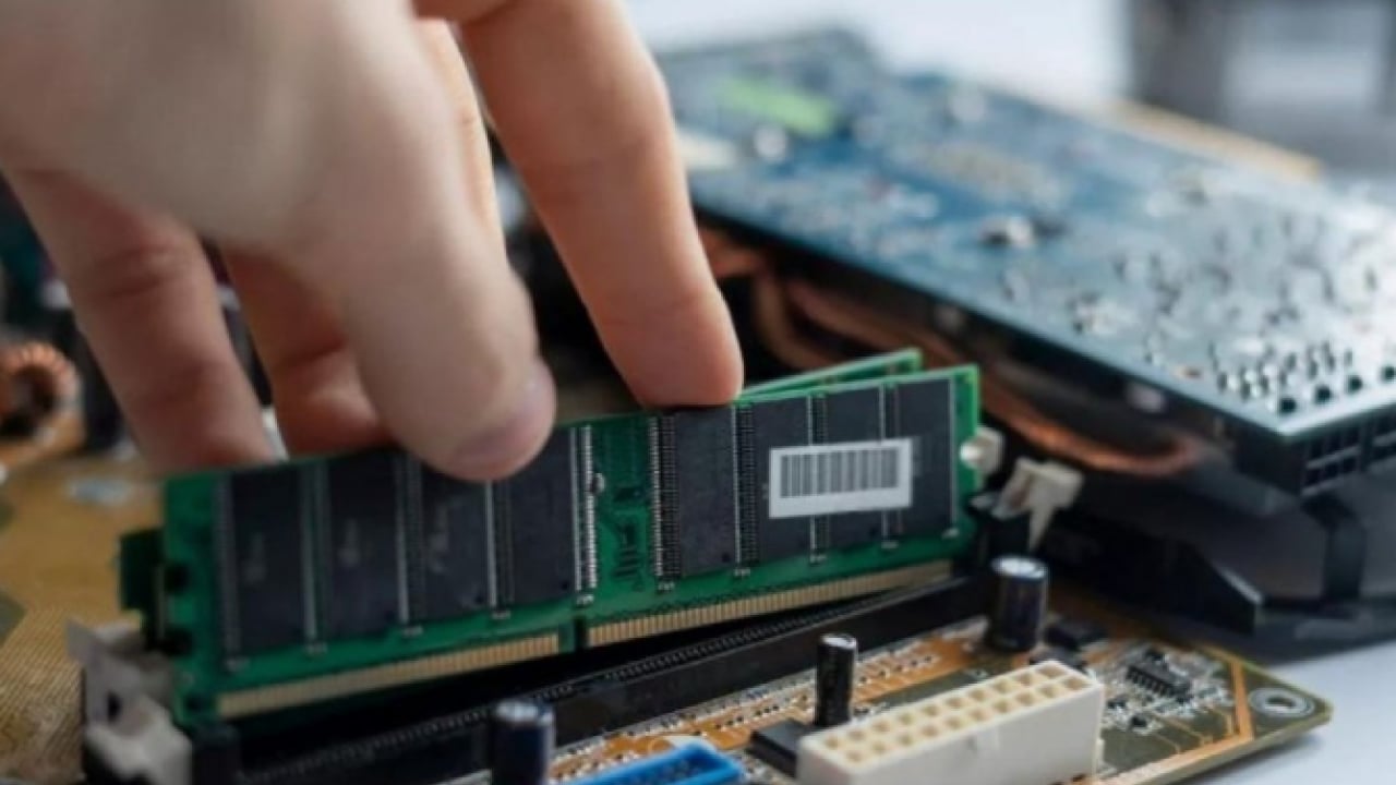 Foto - Teknolojide arz-talep dengesi yerle bir oldu! Yapay zeka RAM’leri yuttu! Bilgisayar ve telefon fiyatlarında ‘RAM’ zammı alarmı
