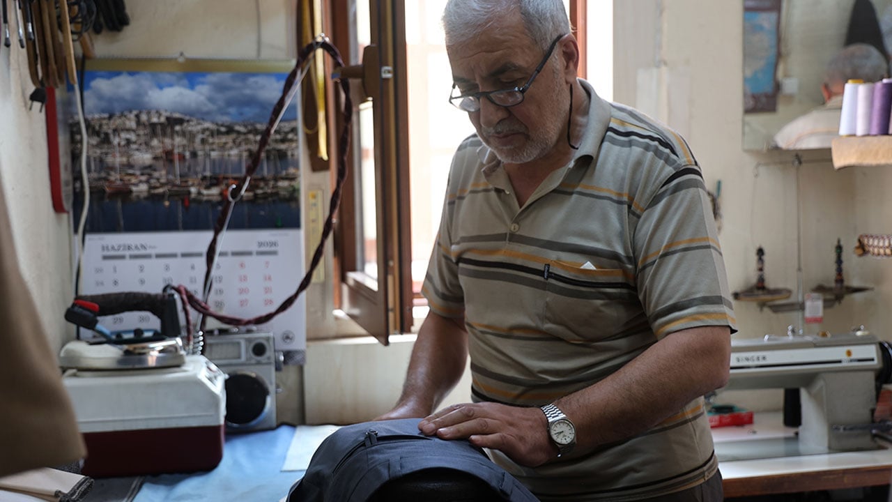 Foto - Teknolojiye direnen meslek yok oluyor! Ekmeğini 55 yıldır ilmek ilmek kazanıyor