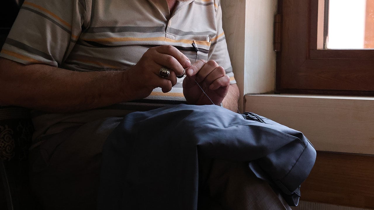 Foto - Teknolojiye direnen meslek yok oluyor! Ekmeğini 55 yıldır ilmek ilmek kazanıyor