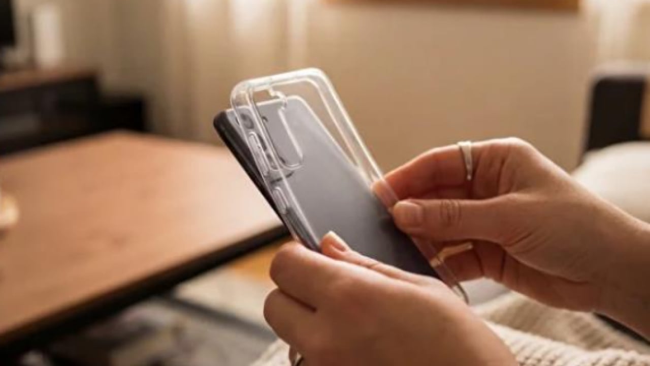 Foto - Telefon kılıfı kullananlar dikkat! Hemen çıkarıp çöpe atın