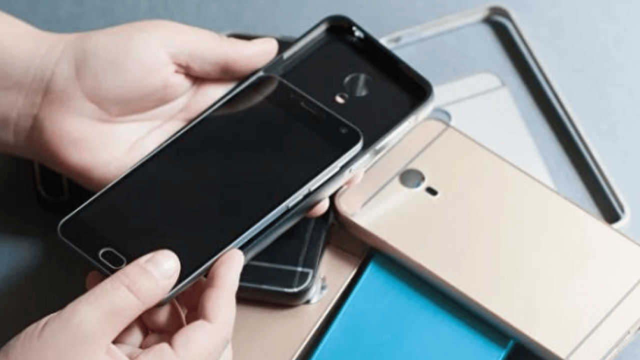 Foto - Telefon kılıfı kullananlar dikkat! Hemen çıkarıp çöpe atın