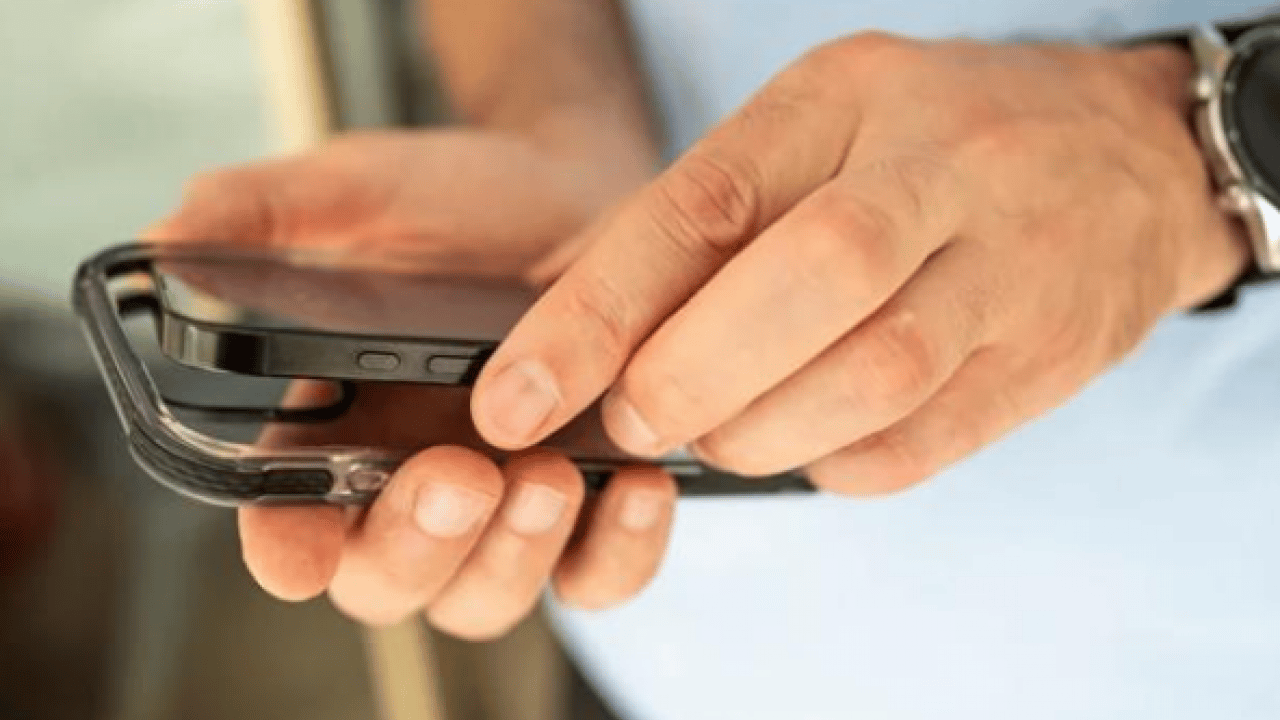 Foto - Telefon kılıfı kullananlar dikkat! Hemen çıkarıp çöpe atın