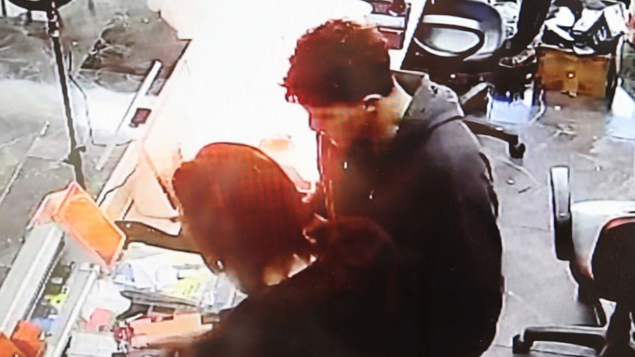 Foto - Telefon tamircisinde korku dolu anlar! Tezgahtaki telefon bomba gibi patladı