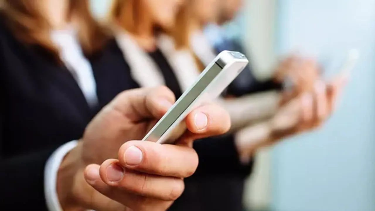 Telefonlarda büyük değişim başlıyor! Yıllardır alışılan o detay tarihe karışıyor!