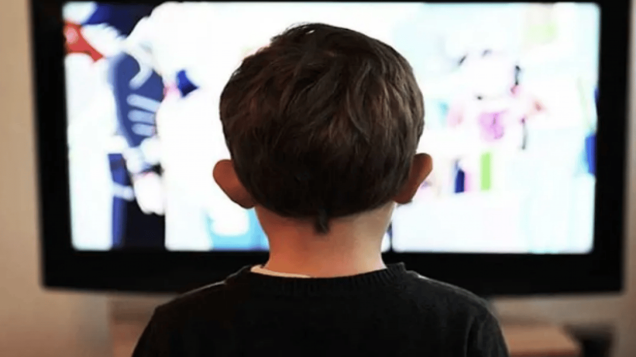 Televizyon karşısında atıştıranlar dikkat! Erken ölüm riski ve hastalıklar kapıya geliyor...