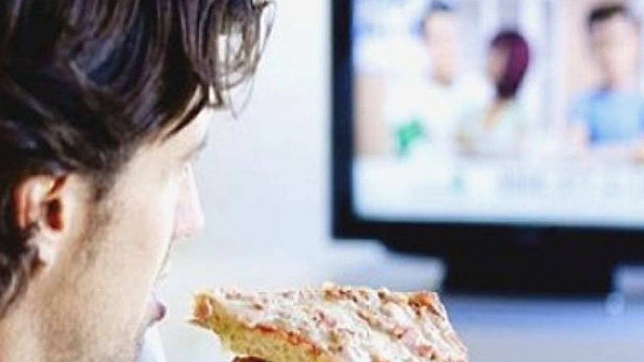 Foto - Televizyon karşısında atıştıranlar dikkat! Erken ölüm riski ve hastalıklar kapıya geliyor...