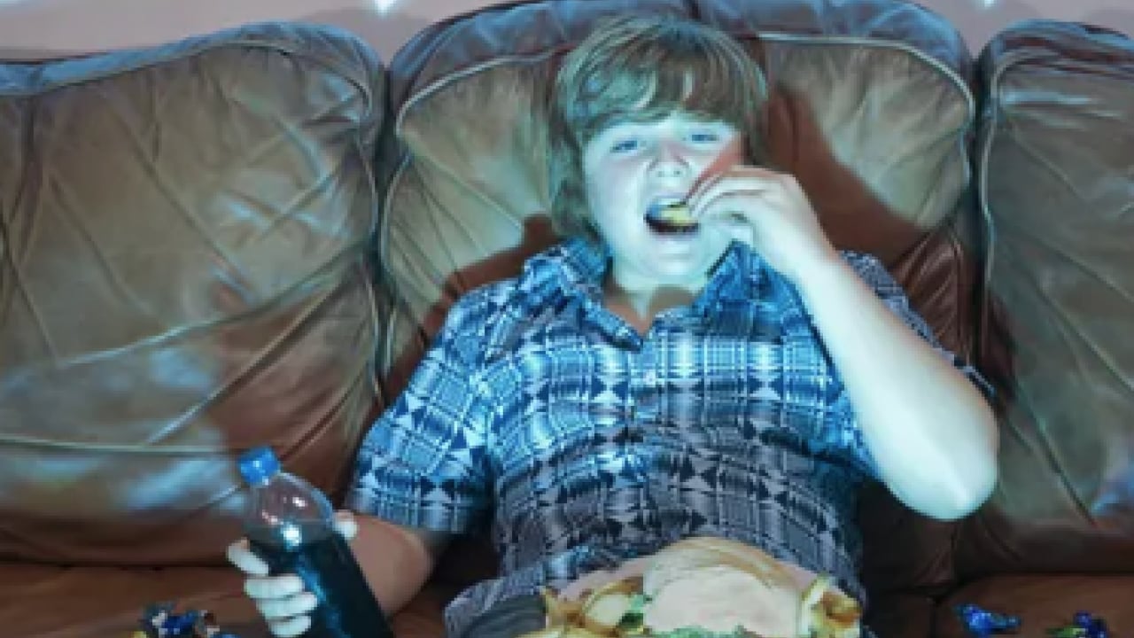 Foto - Televizyon karşısında atıştıranlar dikkat! Erken ölüm riski ve hastalıklar kapıya geliyor...