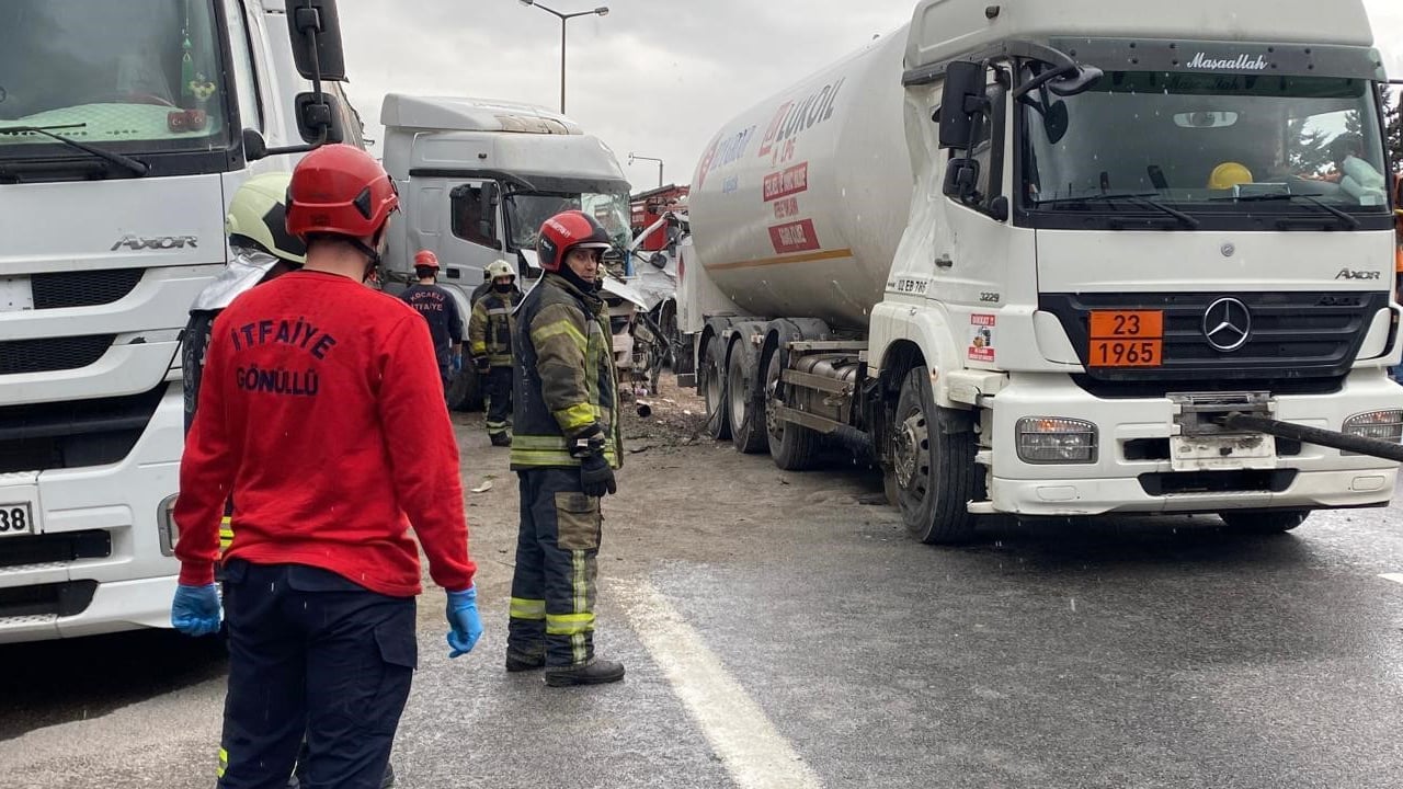 Foto - TEM’de feci kaza! Hayatını kaybedenler var