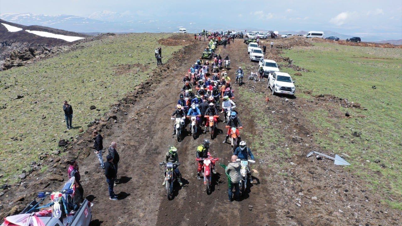 Foto - Tendürek Dağı Ekstrem sporculara ev sahipliği yaptı