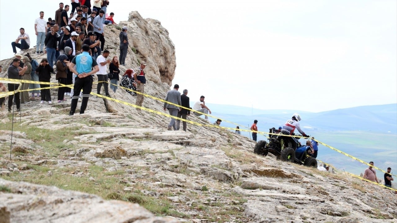 Tendürek Dağı Ekstrem sporculara ev sahipliği yaptı