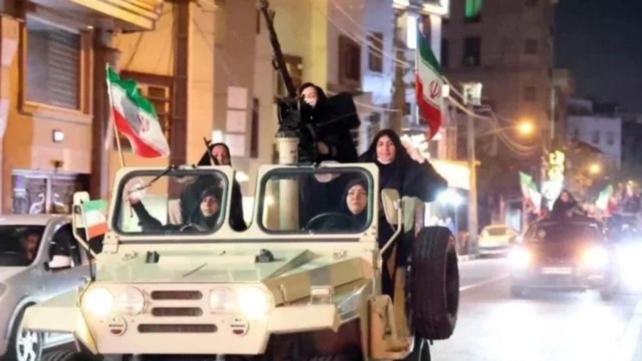 Foto - Tepeleri attı, onlar da harekete geçti: Silah kuşanıp meydanlara indiler