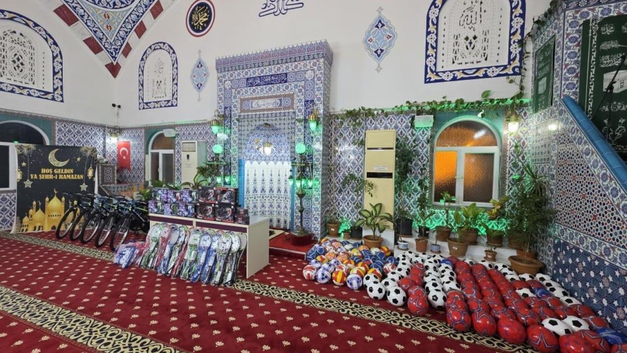 Foto - Teravih namazını aksatmadılar Hediyelerle çifte bayram yaptılar