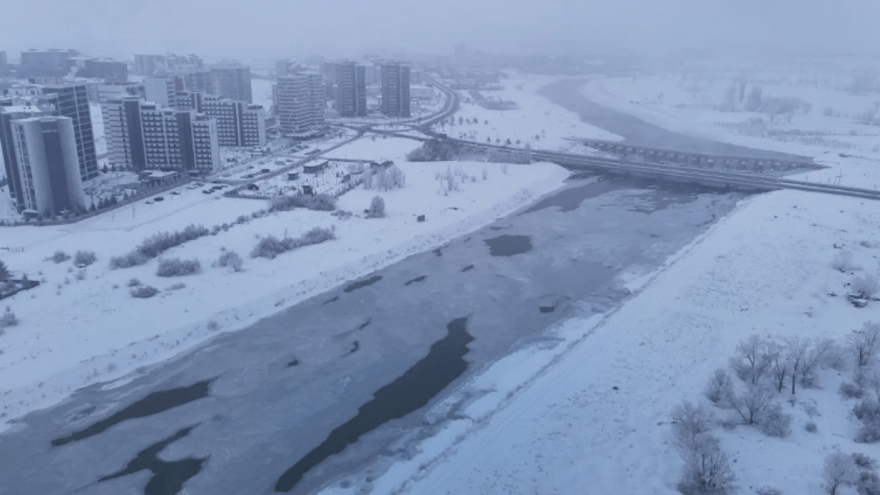Termometre eksi 22'yi gösterdi: Bütün şehirde hayat dondu!