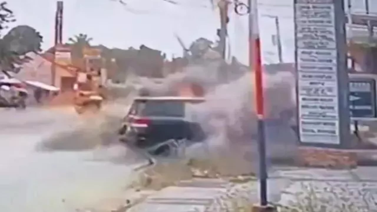 Foto - Terör hortladı! Belediye başkanına roketatarlı pusu kurup makam aracını hedef aldılar