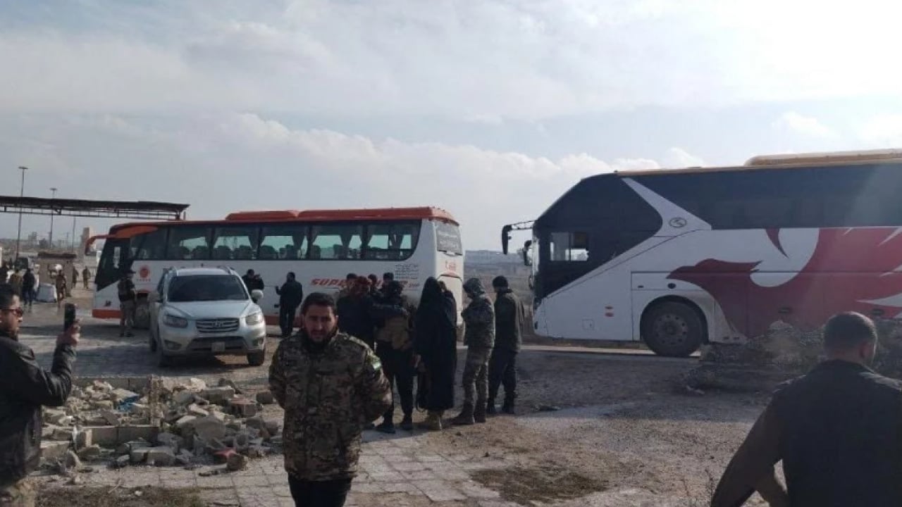 Foto - Terör örgütü SDG iyice çığırından çıktı! Tahliye otobüslerine saldırdılar