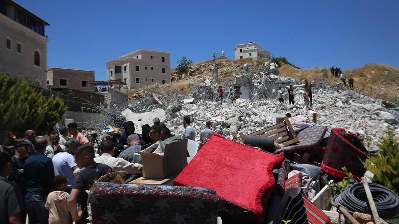 Foto - Teröristler yine evleri yıktı! İşgal genişliyor