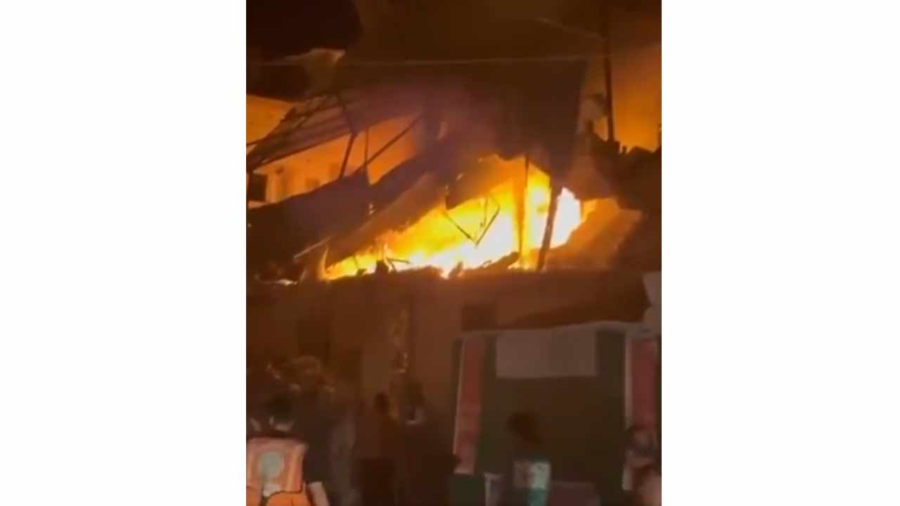 Foto - Teröristlerden hain saldırı! 6 kişilik aileyi yakarak katlettiler!