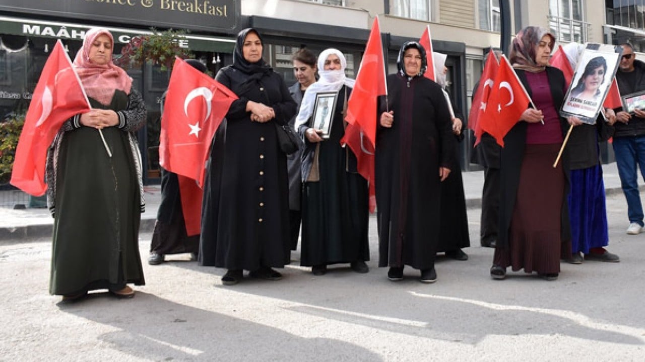Terörsüz Türkiye sürecinden en çok onların beklentisi var... Vanlı aileler evlat nöbetine devam ediyor