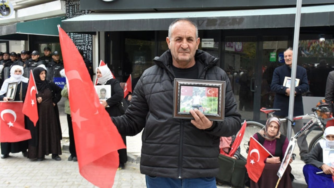 Foto - Terörsüz Türkiye sürecinden en çok onların beklentisi var... Vanlı aileler evlat nöbetine devam ediyor
