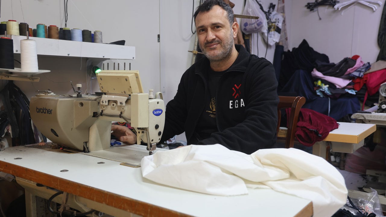 Foto - Terziden cimri müşterilere gönderme... Bu terzide kefene cep dikiliyor! 