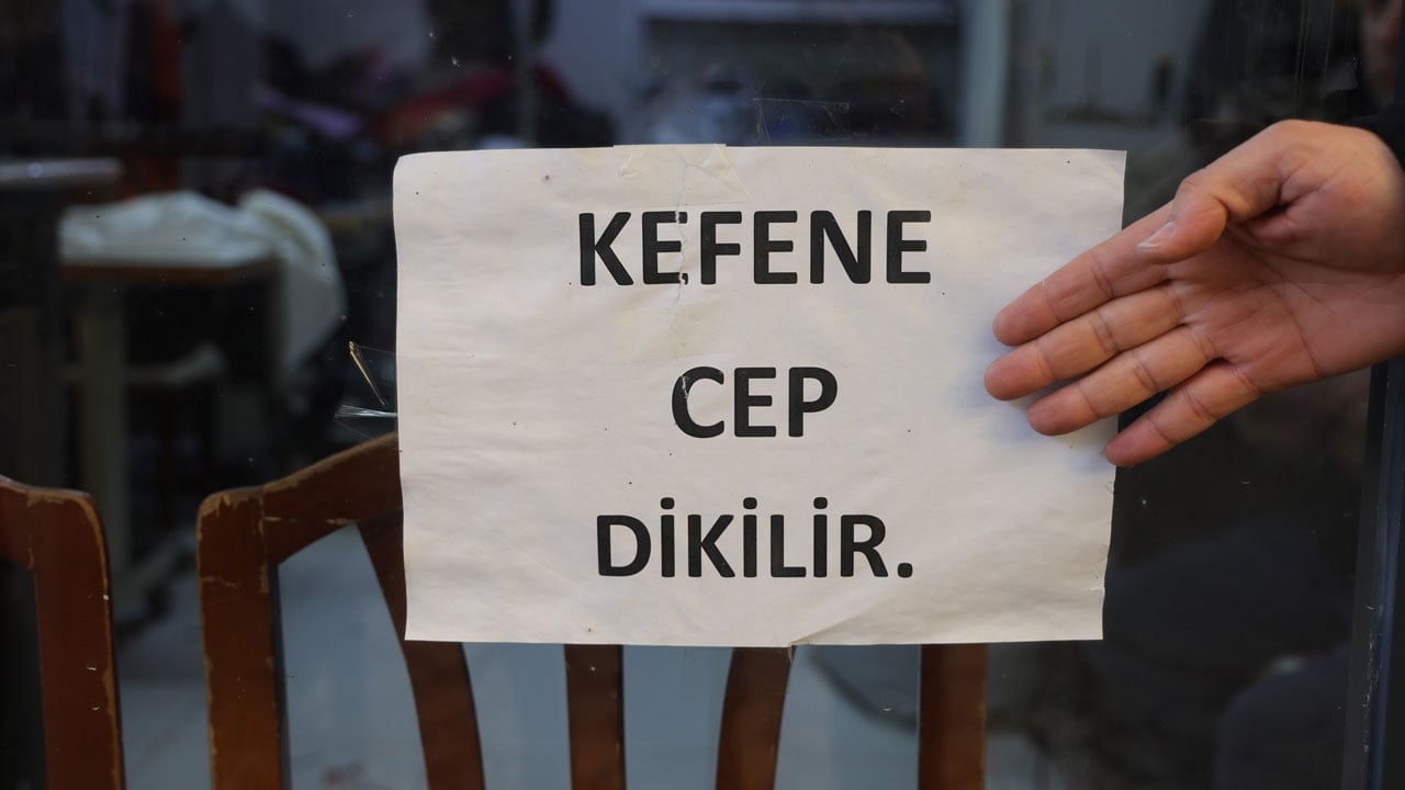 Foto - Terziden cimri müşterilere gönderme... Bu terzide kefene cep dikiliyor! 