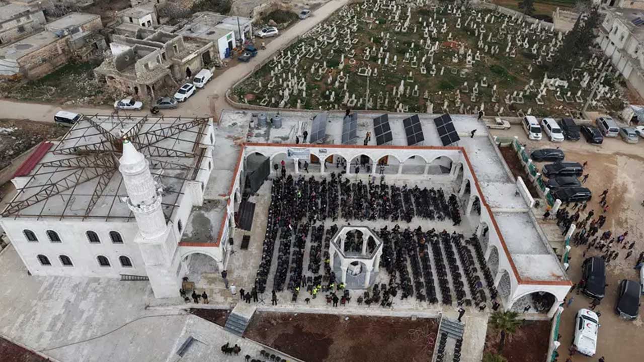 Foto - Teşekkürler Erdoğan! Türkiye'den Suriye'ye vefa eli: Hazreti Ömer'in torunu Ömer bin Abdülaziz Türbesi restore edildi