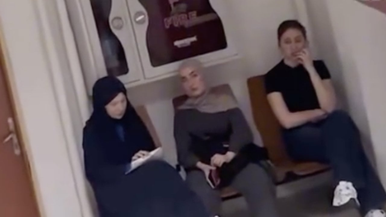 Foto - Tesettür istismarcısı Fatma Soydaş’ın tutuklamadan önceki son görüntüleri ortaya çıktı! Tavırları olay oldu