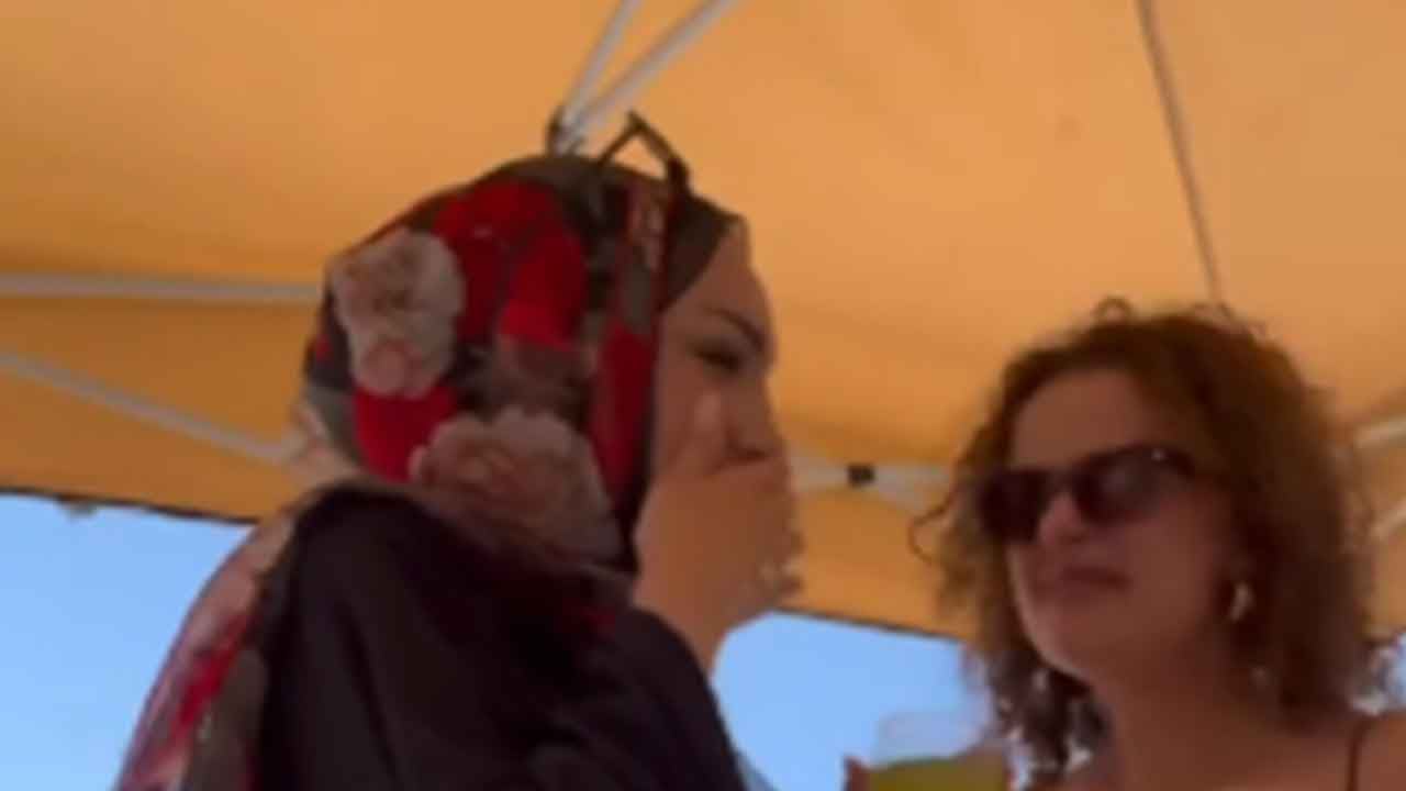 Foto - 'Tesettürle sen rahat gez diye nice tesettürlü büyüğün hamile karnına tekme yedi'