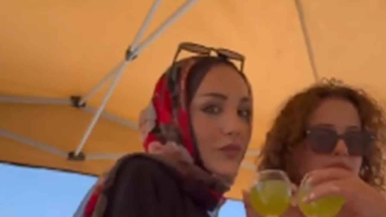 Foto - 'Tesettürle sen rahat gez diye nice tesettürlü büyüğün hamile karnına tekme yedi'