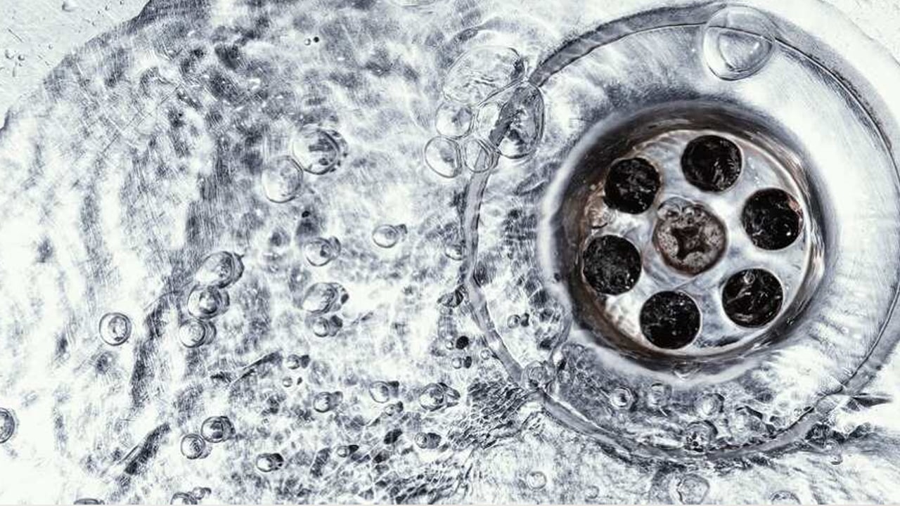 Tesisatçılar sır gibi saklıyordu! İşte tıkanan lavaboyu şipşak açan yöntem! Birçok kişinin evinde var: Su tesisatçısı sırrı